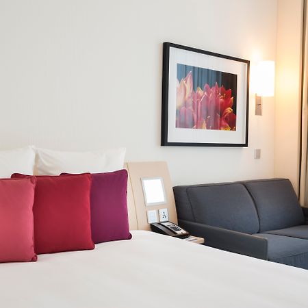 Novotel Abu Dhabi Al Bustan Esterno foto A room at the hotel