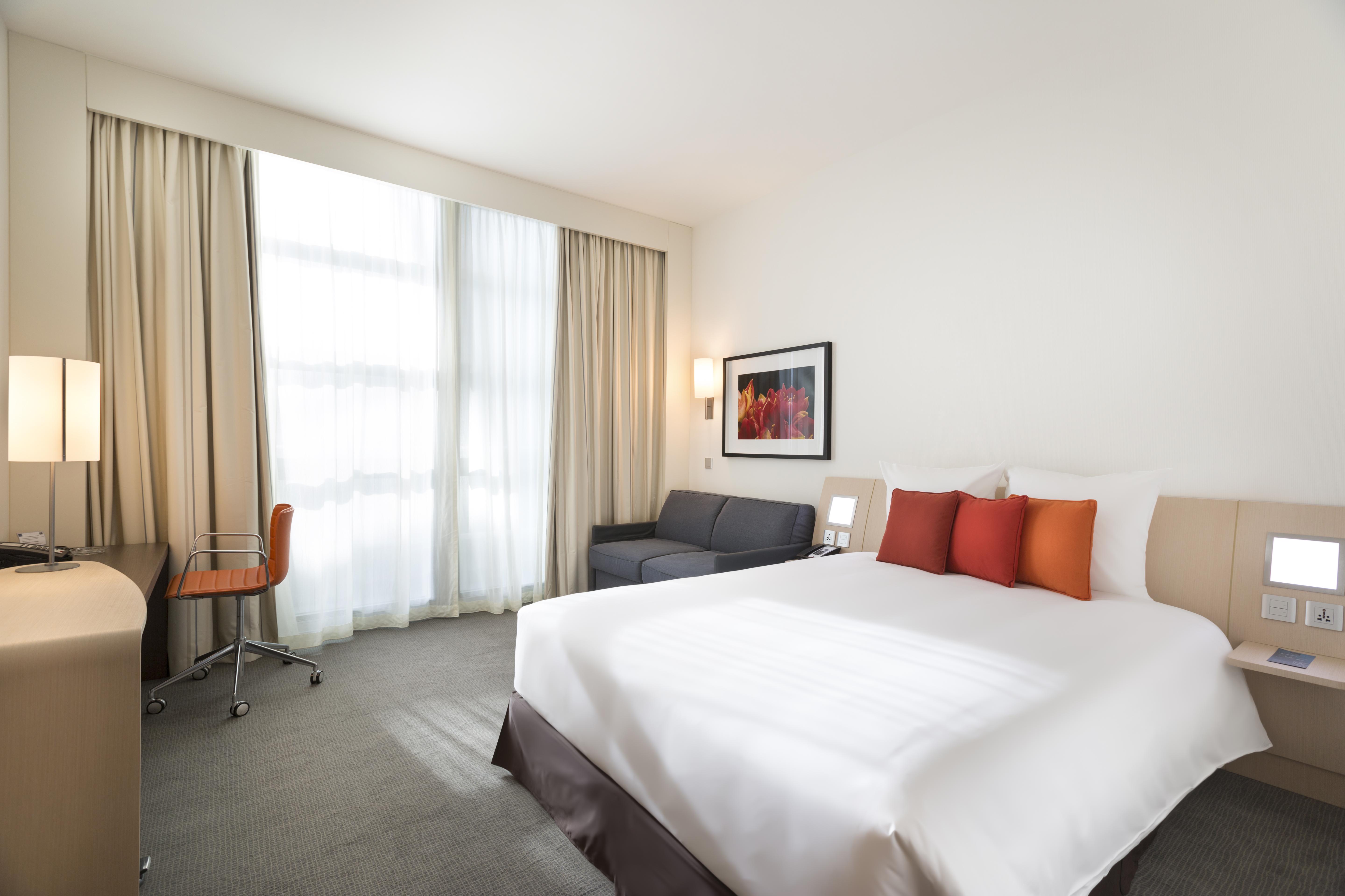 Novotel Abu Dhabi Al Bustan Esterno foto A room at the hotel