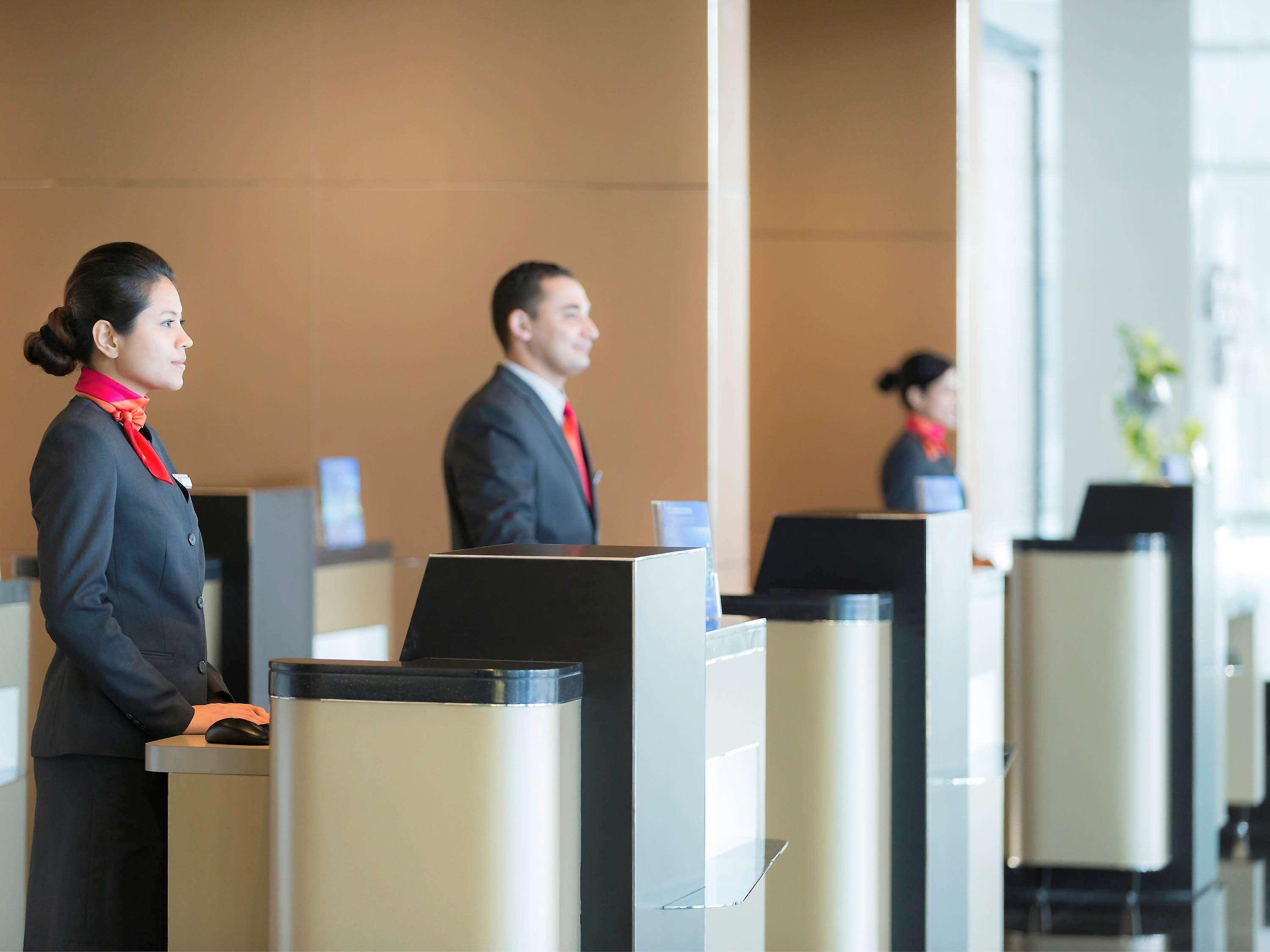 Novotel Abu Dhabi Al Bustan Esterno foto Reception desk at a hotel