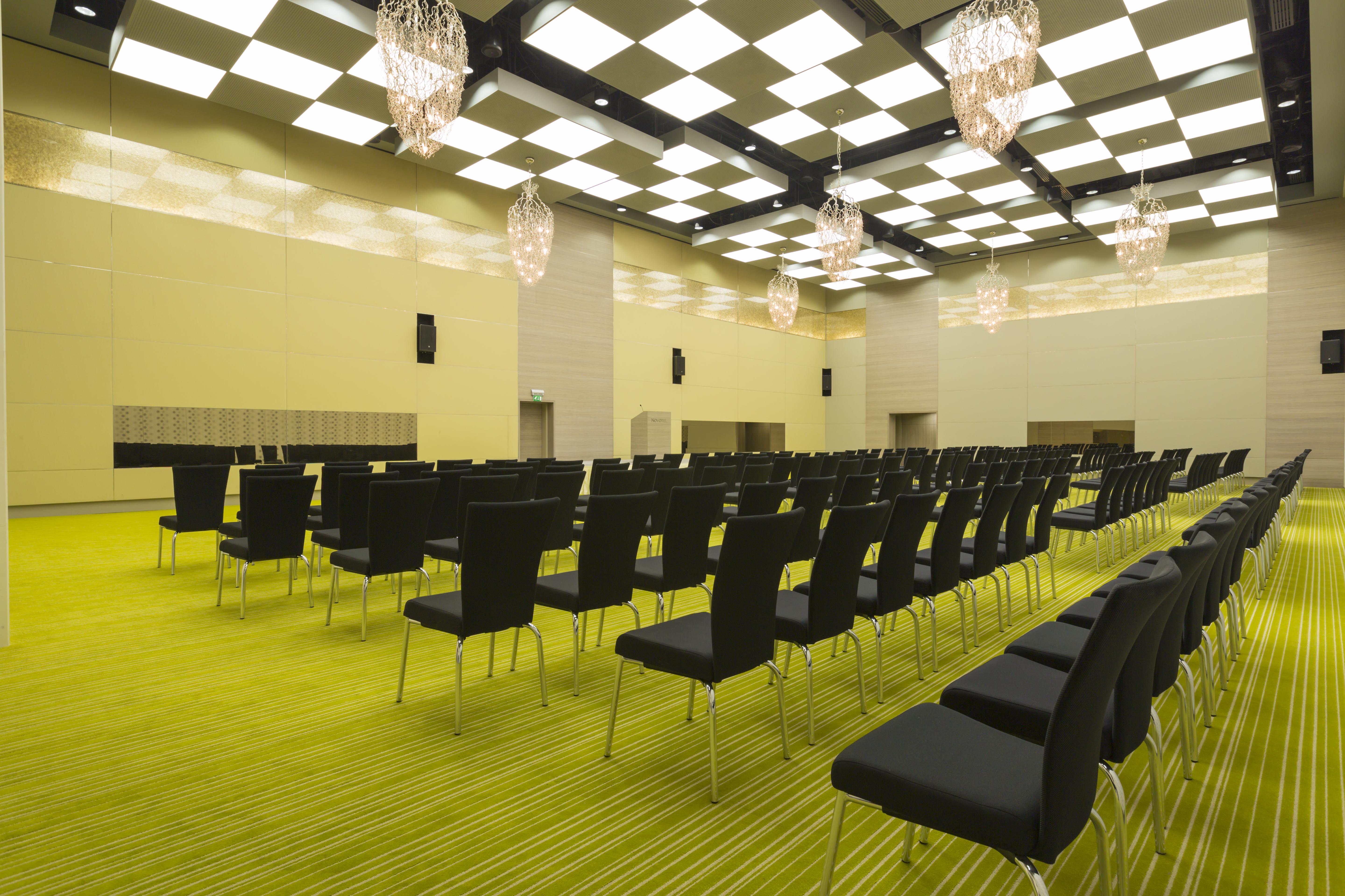 Novotel Abu Dhabi Al Bustan Esterno foto The interior of the hotel