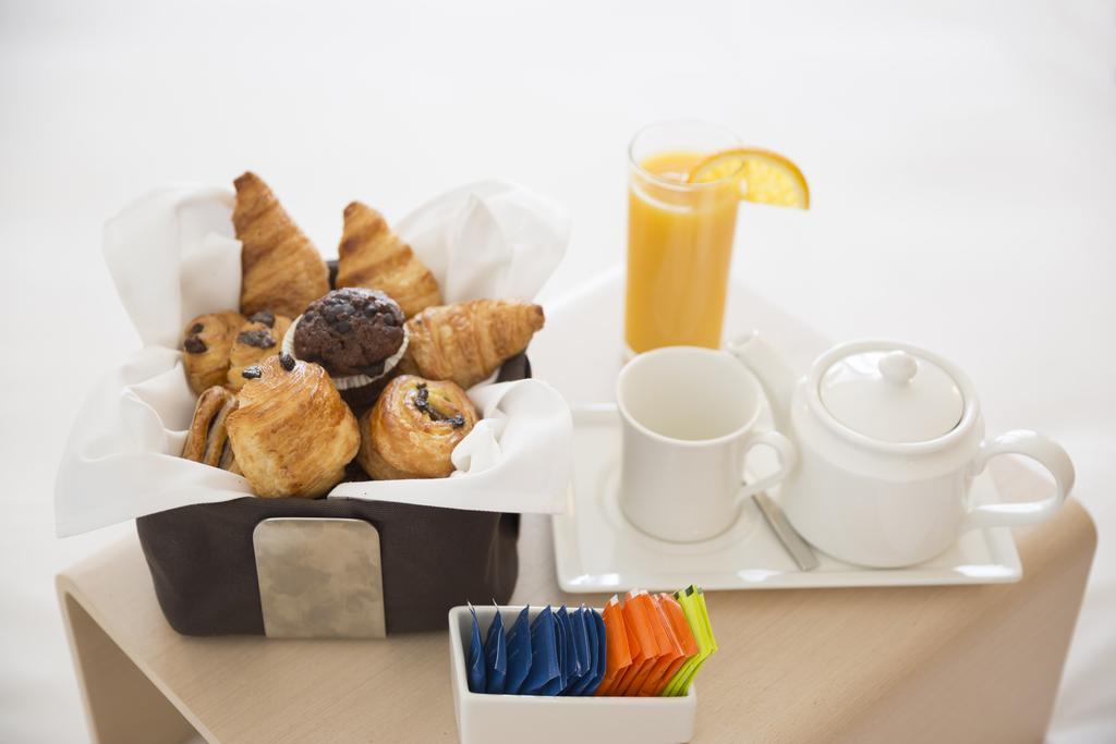 Novotel Abu Dhabi Al Bustan Esterno foto Breakfast