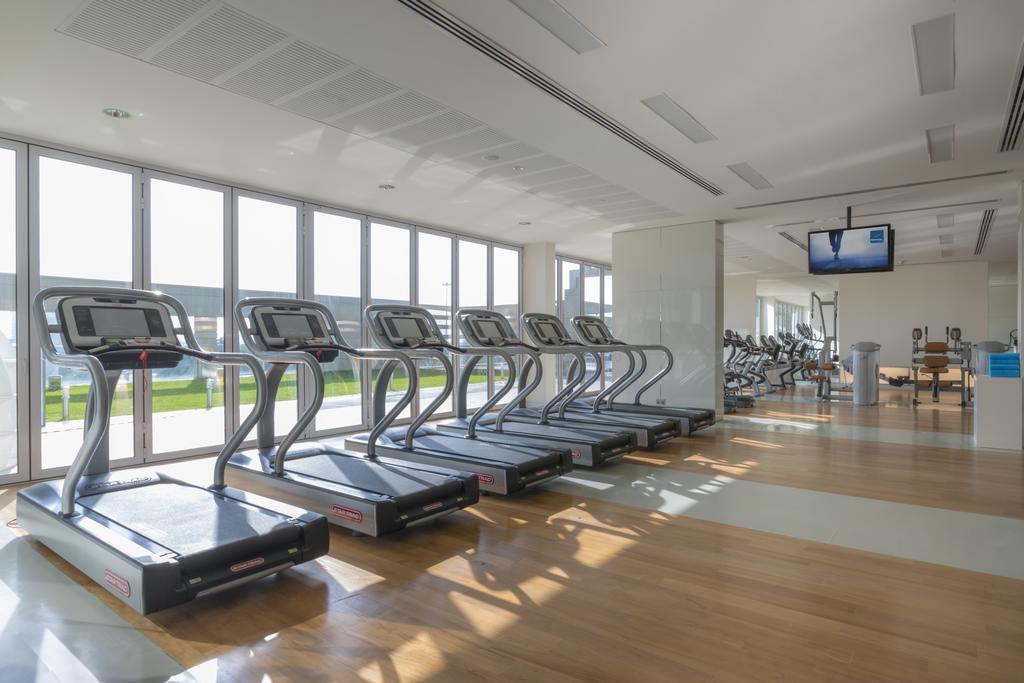 Novotel Abu Dhabi Al Bustan Esterno foto The gym at the airport