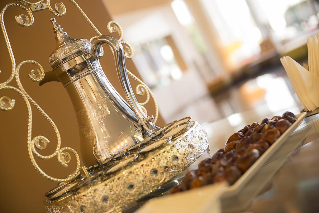 Novotel Abu Dhabi Al Bustan Esterno foto Coffee pot and dates