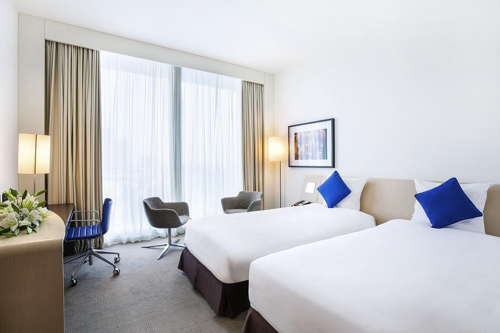 Novotel Abu Dhabi Al Bustan Esterno foto A room at the hotel