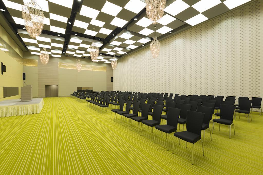 Novotel Abu Dhabi Al Bustan Esterno foto The interior of the hotel