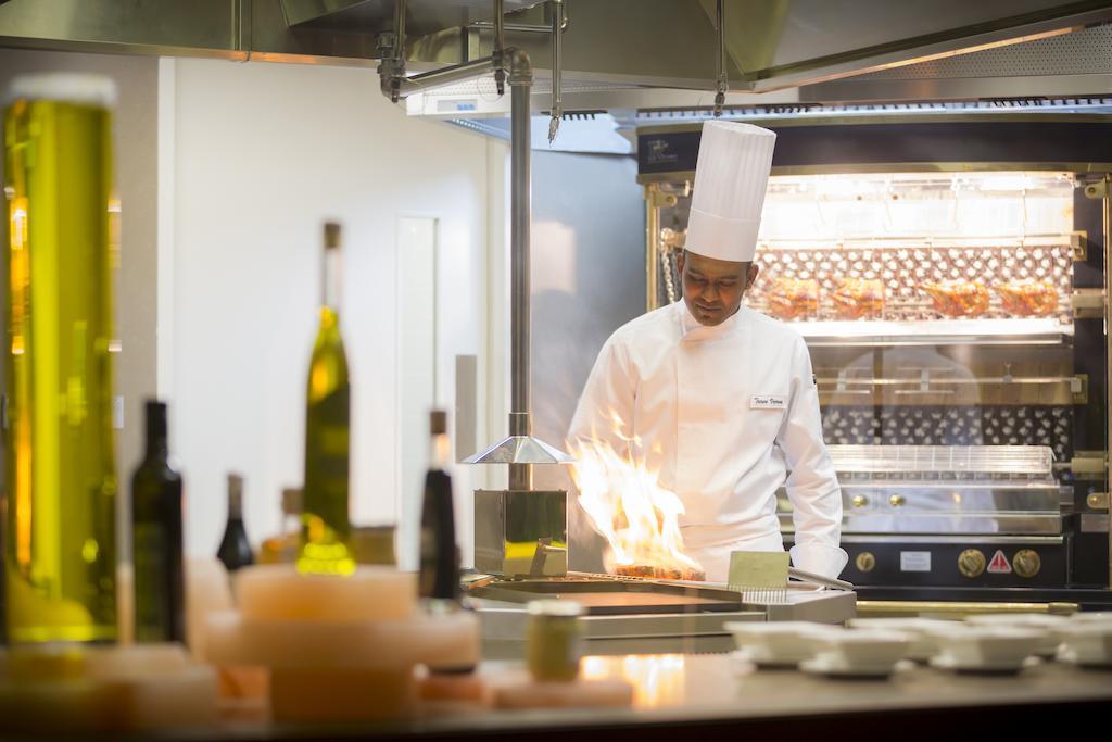 Novotel Abu Dhabi Al Bustan Esterno foto Chef cooking in a hotel kitchen