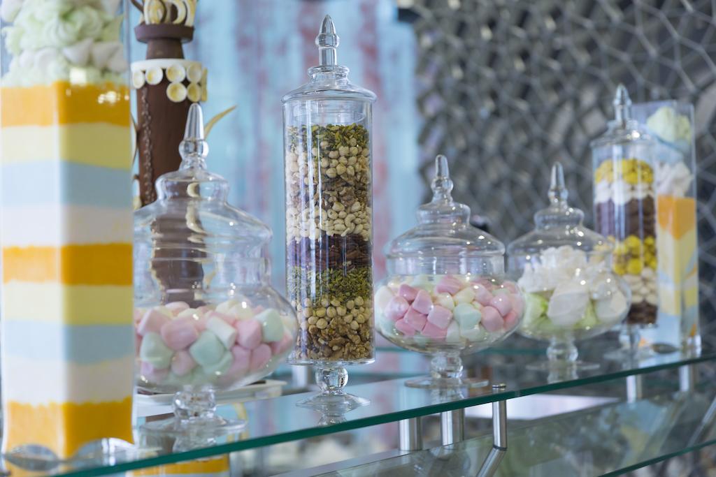 Novotel Abu Dhabi Al Bustan Esterno foto A candy bar at a wedding reception